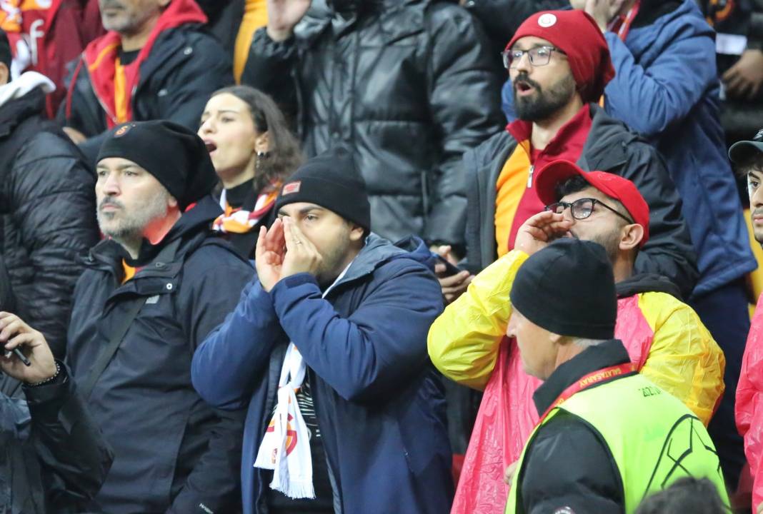 Galatasaray'ın muhteşem geri dönüşünden çok özel resimler: Tribünler şov yaptı 43